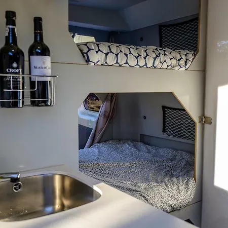 Indie Campers Campervan In * Lissabon